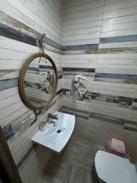 Двухместный номер с видом на горы и море.42