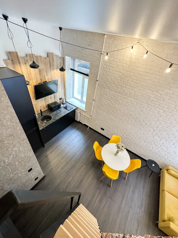 One-Room Loft On Mayakovsky 17