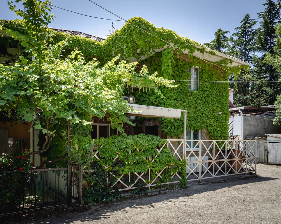 Коттедж Двухэтажный Дом «Чайкины Каникулы», с терассой и мангалом — аренда посуточно в Алушта