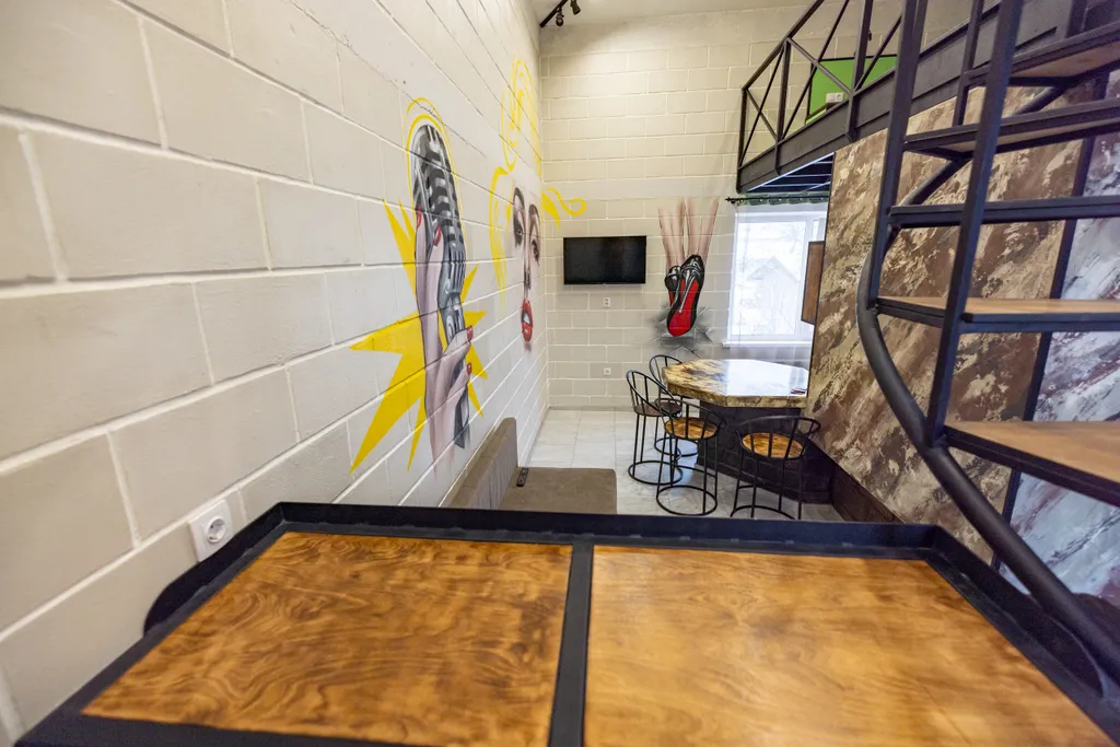 Двухуpовнeвaя cтудия с сауной Mерлин Монрo