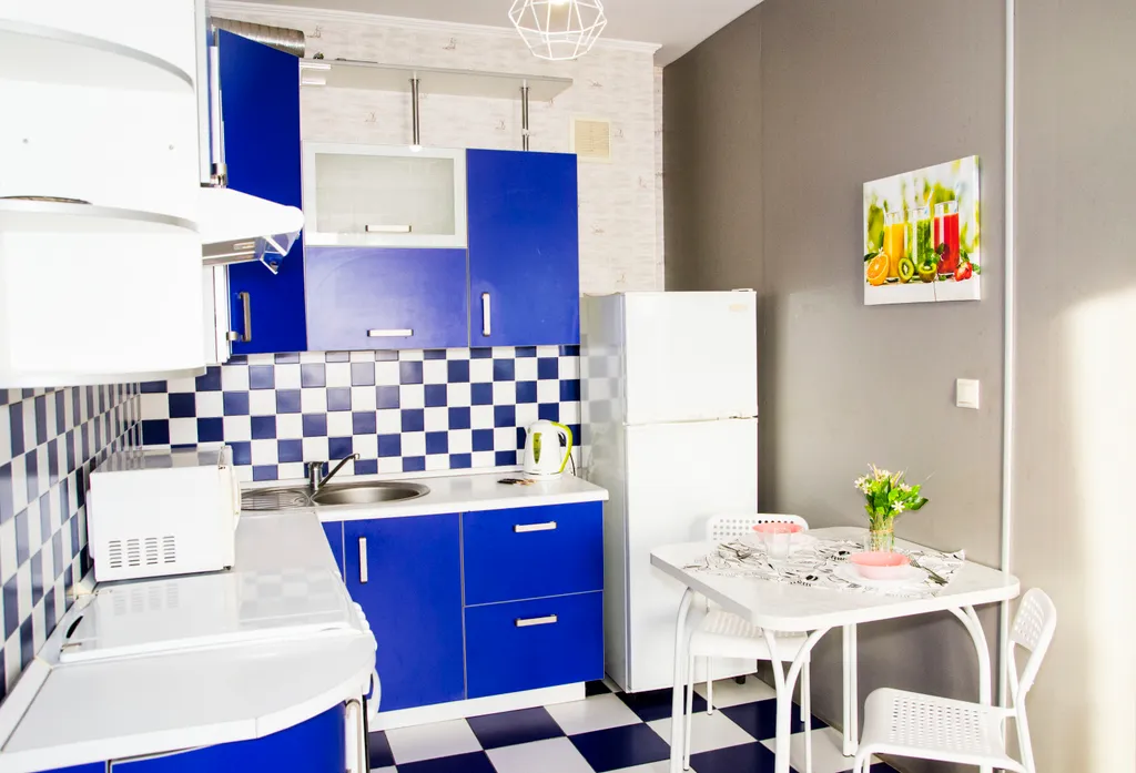 Студия с яркой кухней