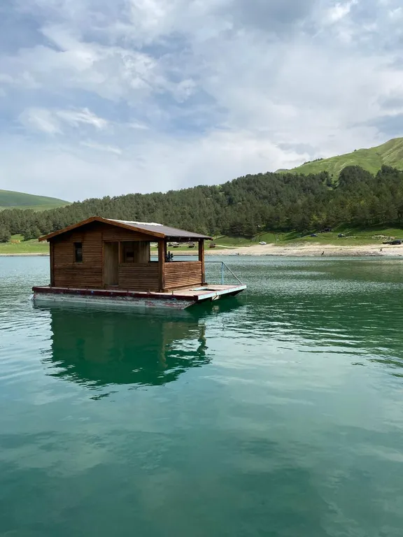 Коттедж Дом с верандой и видом на прекрасную долину - Новая веранда — Махачкала