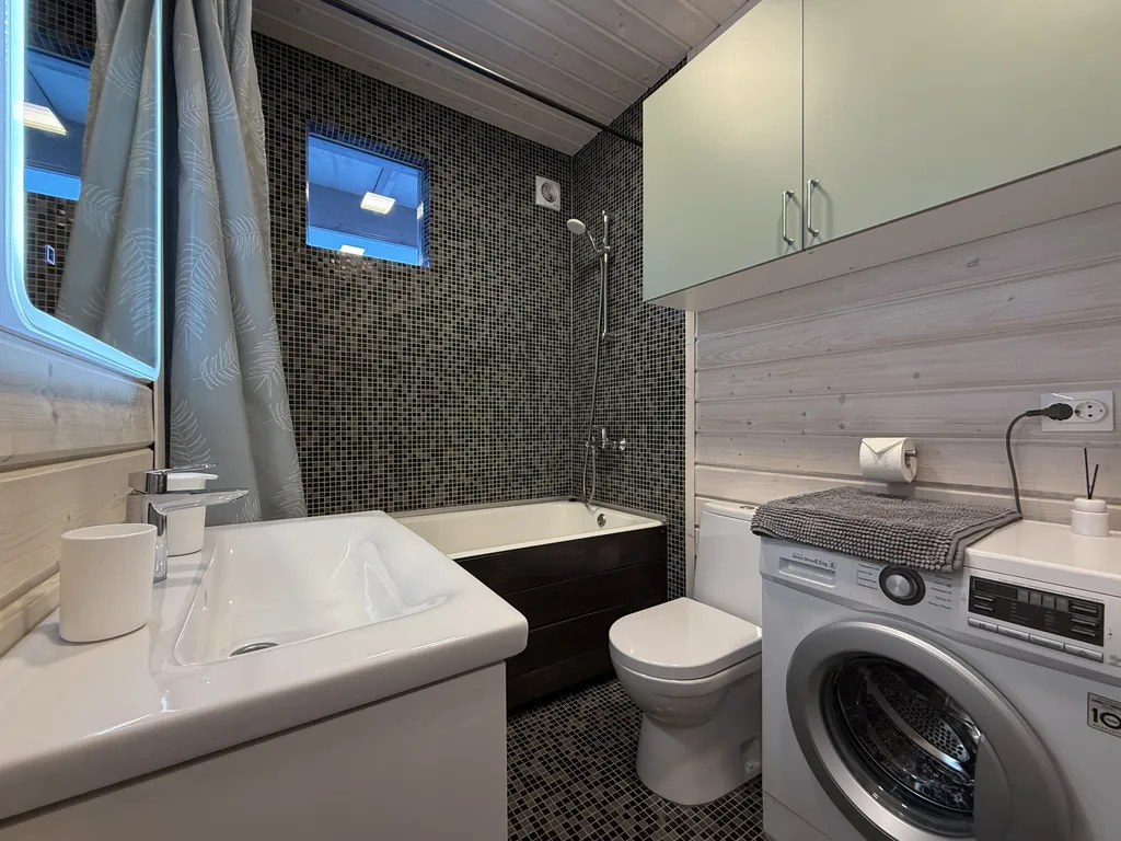 Коттедж Дом на 3 спальни с камином — Стеклянный