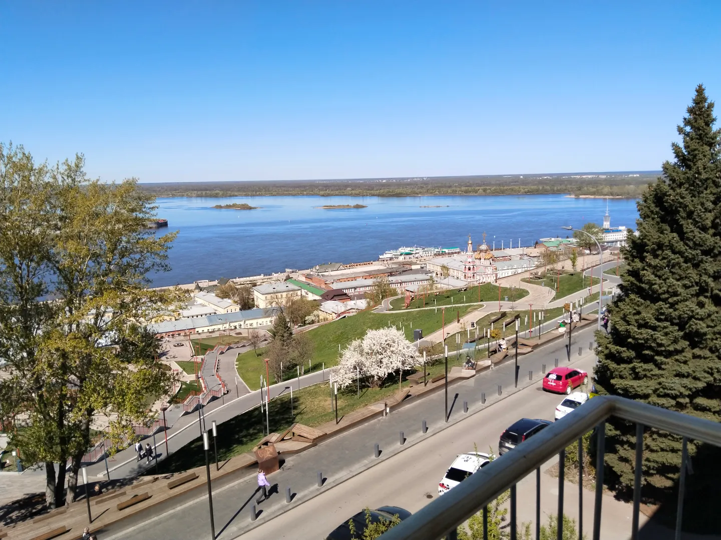 Вид с балкона вправо 