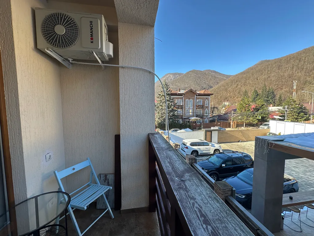 Уютная студия с видом на горы