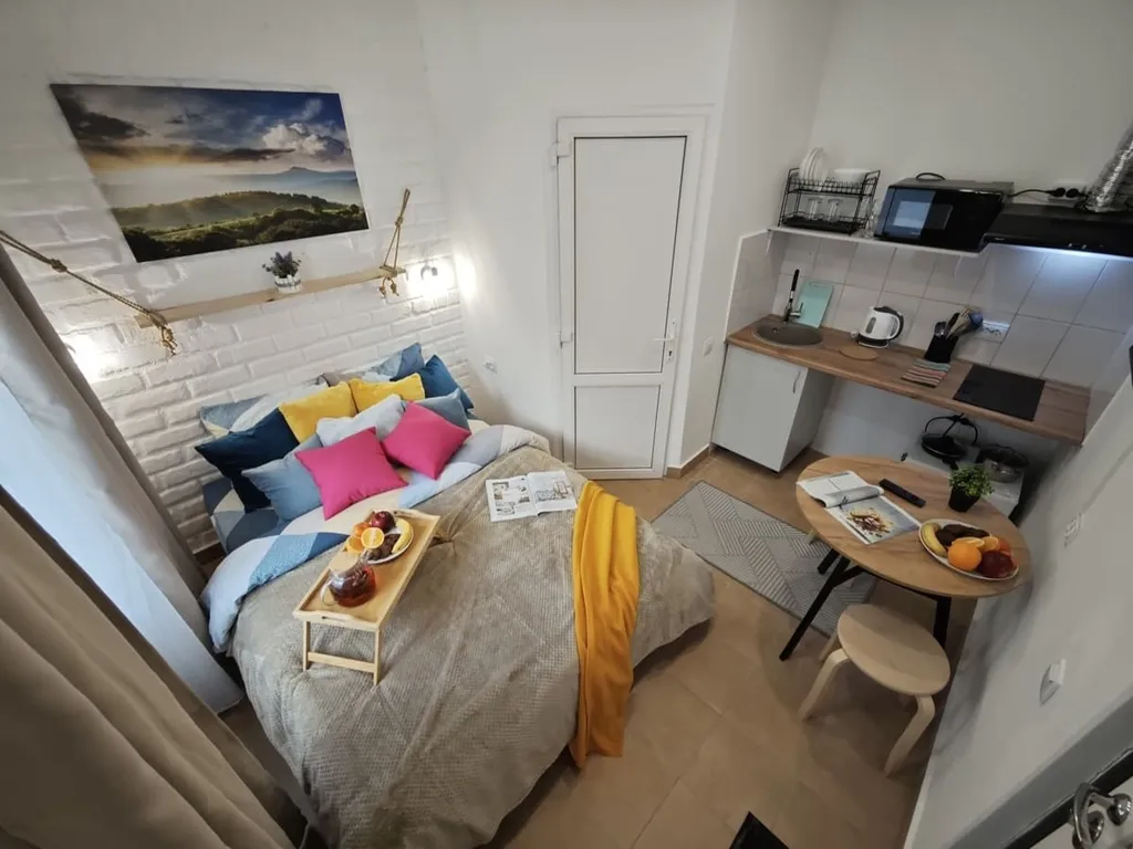 Уютная студия на двоих гостей с кроватью-трансформером