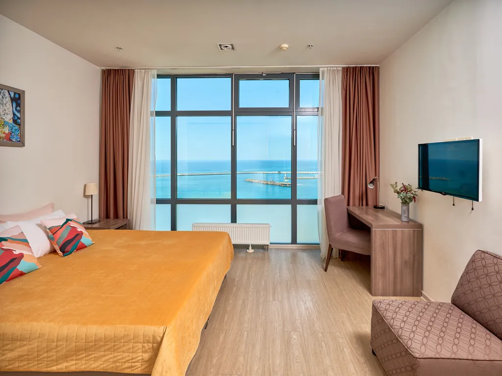 Брэвис Делюкс ЛаМар (3-х комнатные апартаменты) с панорамным видом на