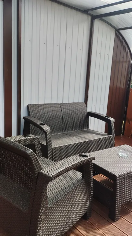 Комплекс с видом на реку в центре Чемала