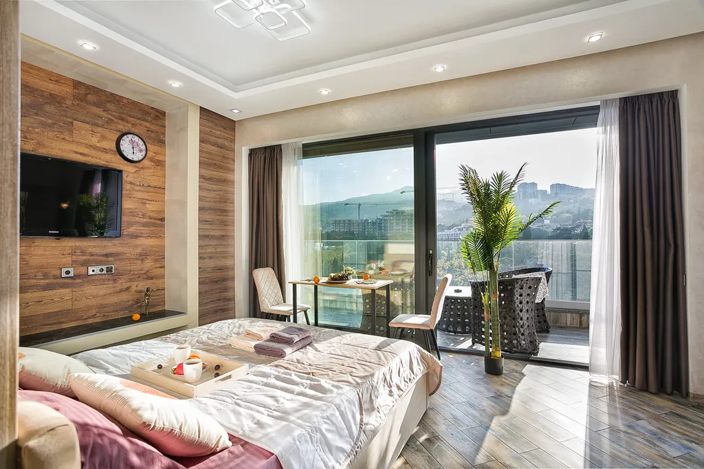 Студия терраса вид на горы и частично на море в приморском парке