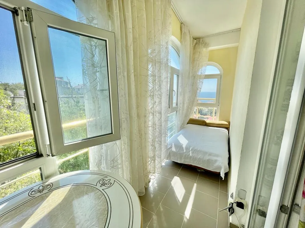 Уютная квартира на Вилле Дельмар с можевельником со стороны лоджии