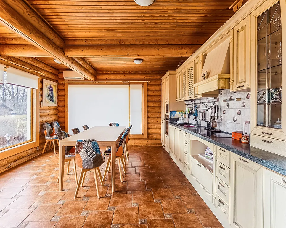 Уютный дом на берегу озера с тёплым бассейном на территории Порт Тихий