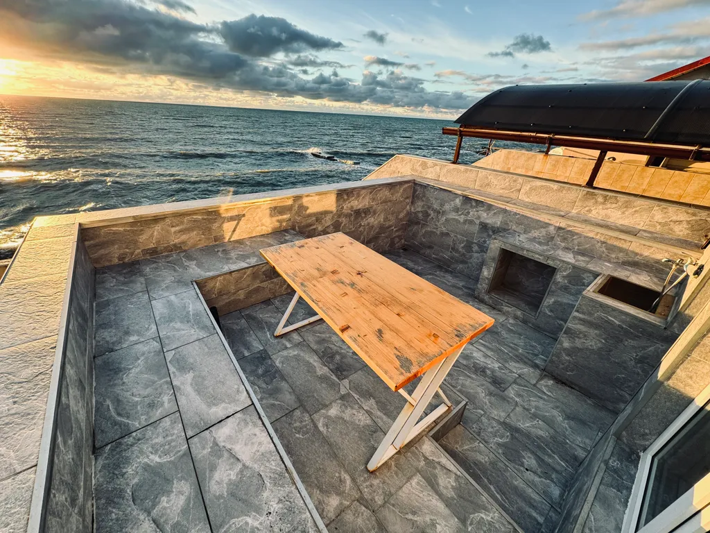 Дом на берегу моря