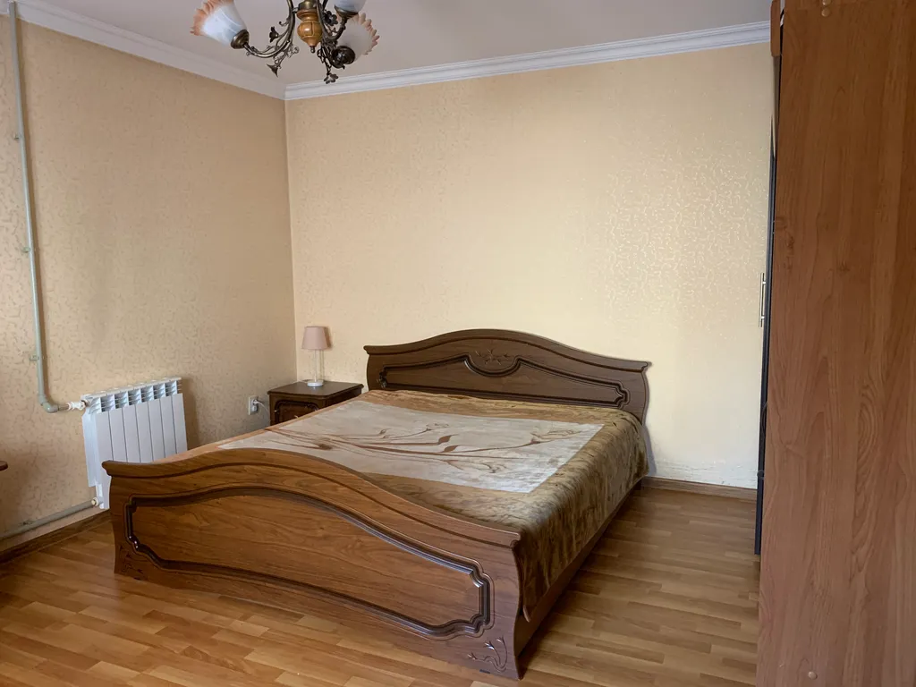 Уютный дом с бассейном, верандой и садом