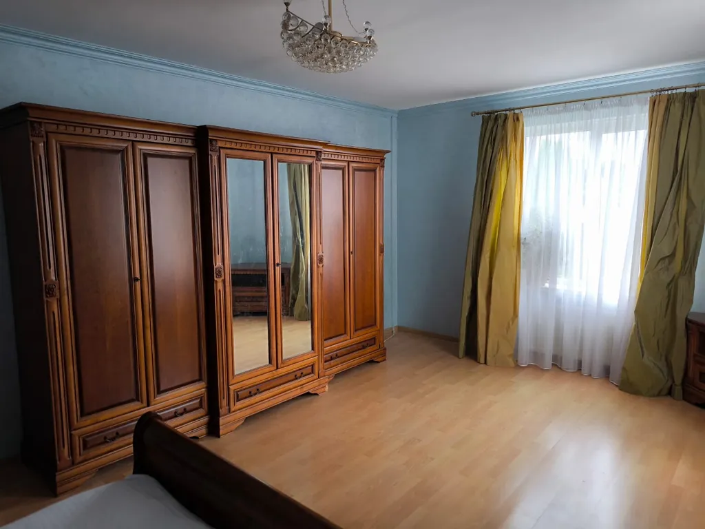 Уютный дом с бассейном, сауной и камином