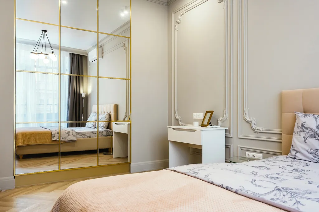 Стильные Апартаменты в центре Ялты «Yalta Plaza Holidays» 100м до Моря