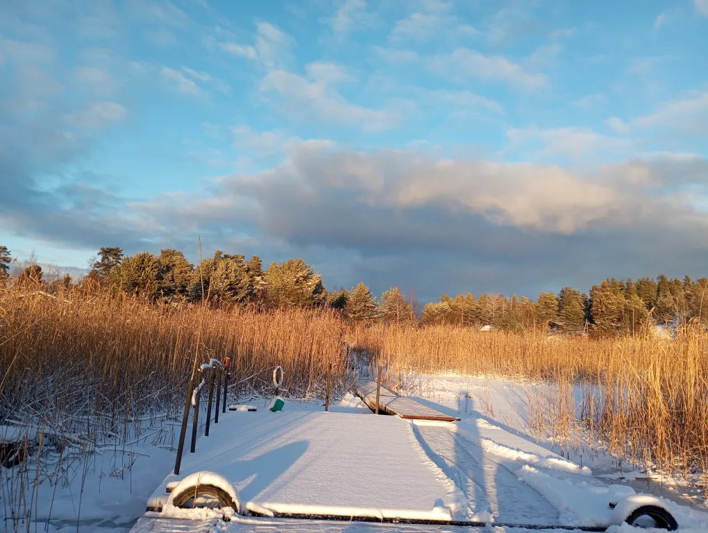 Домик у озера