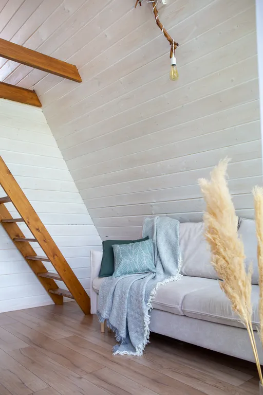 Уникальный треугольный дом в лесу Sky