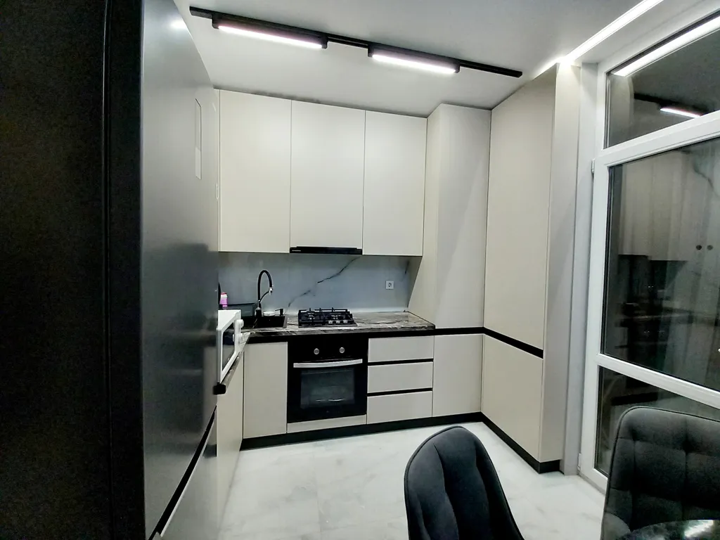 Новая,уюная 2х.кв люкс на 6чел,закрытая территор.,юго-зап р-на, 17/77