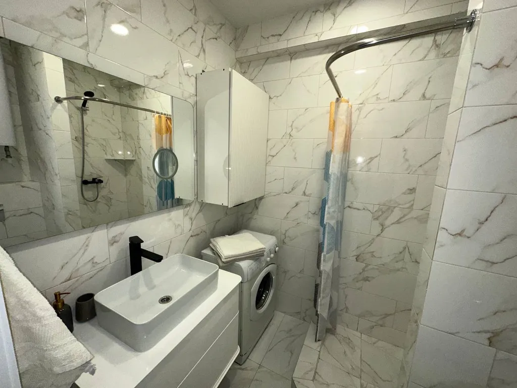 Апартамент с бассейном у моря