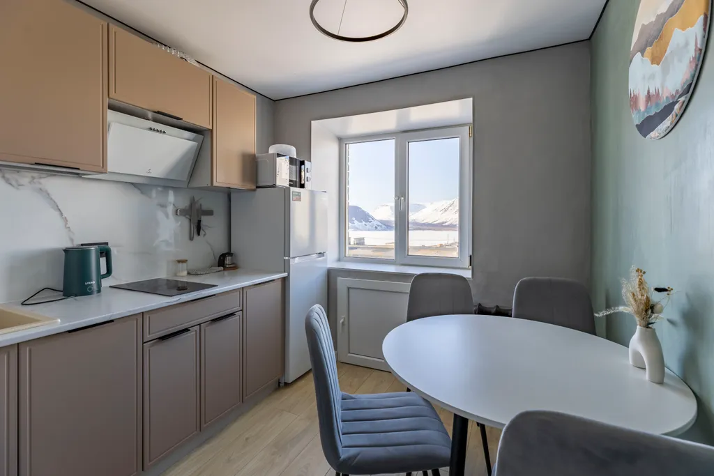 Уютная квартира с видом на горы и озеро