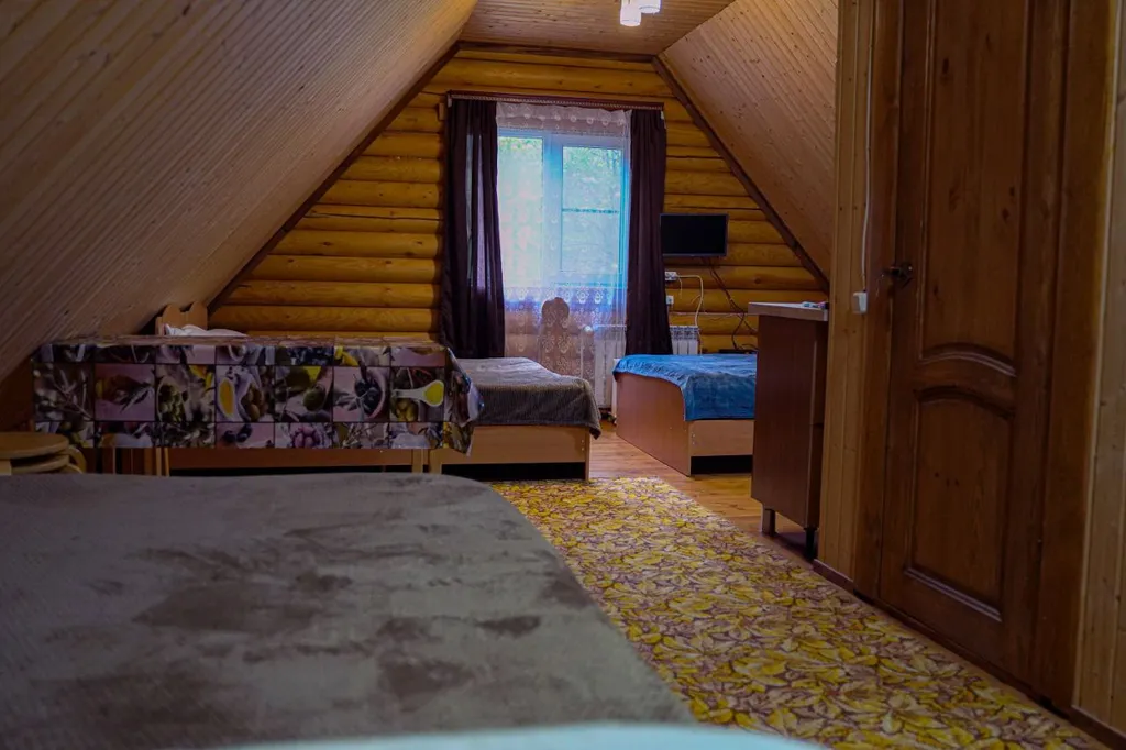 Просторная студия с беседкой