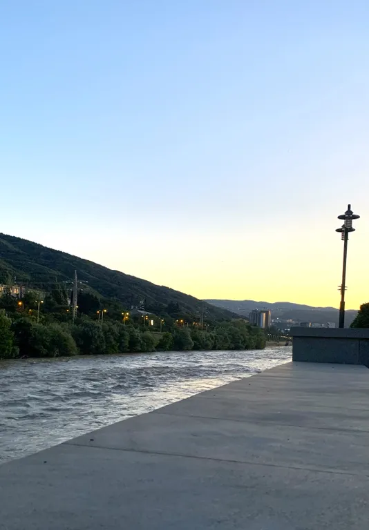 Апартаменты с видом на реку и горы