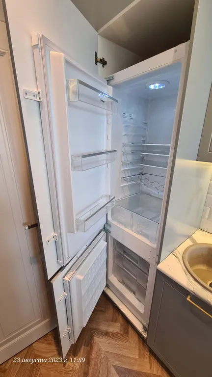 Студия с панорамным видом и джакузи в стиле неоклассика