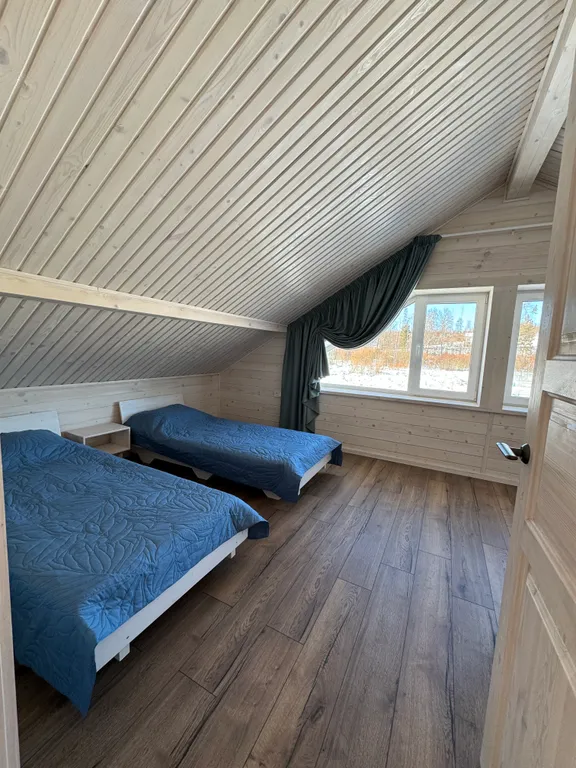 Большой дом у озера