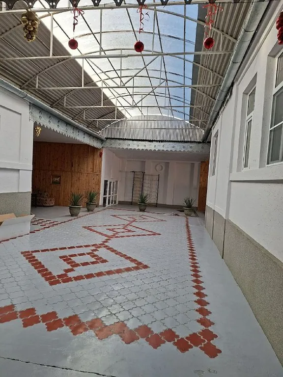 Уютный дом возле термального источника по дороге на курорт Мамисон