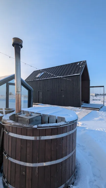 Дом с баней и горячей купелью на озере