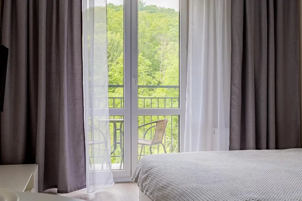 Белые апартаменты - студия на Искре