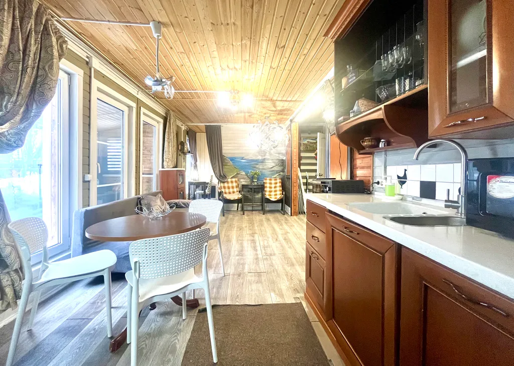 Дом с олененком и гортензиями