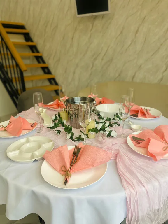 Загородный дом в черте города с озером