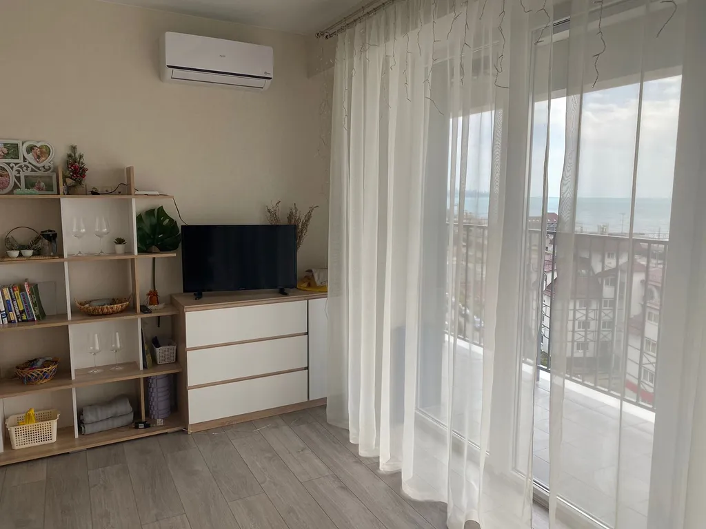 2-комнатная квартира с панорамными окнами у моря