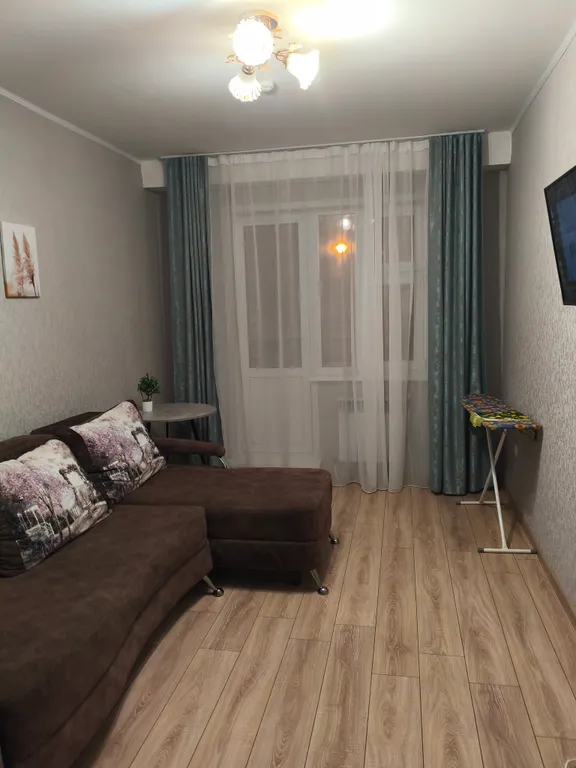 Комфортная двухкомнатная квартира — аренда посуточно в Братск