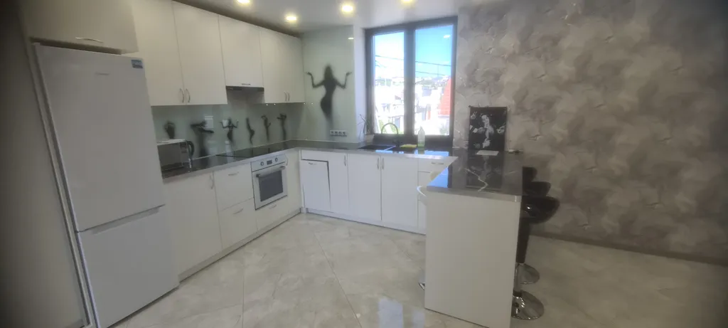 Двухкомнатная квартира с кухней, бассейном, джакузи и мангалом, баней