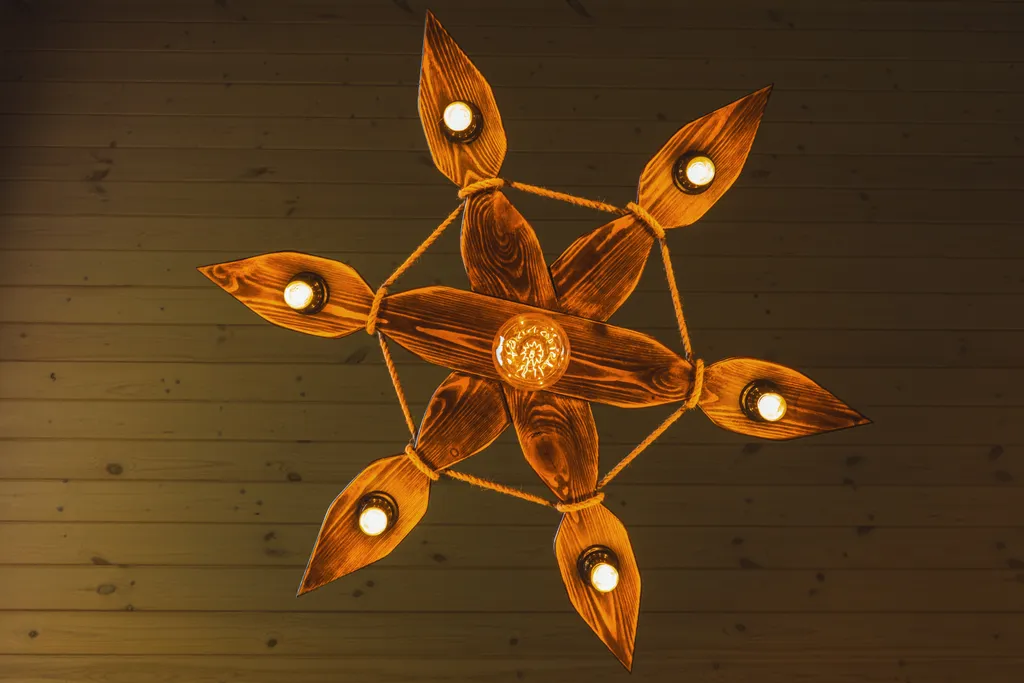 Дом Talotonttu на холме в окружении леса