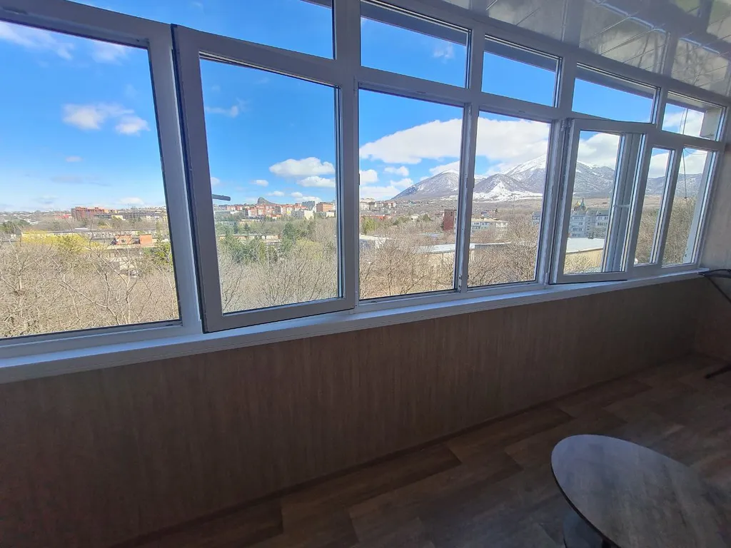 Уютная 2-комнатная квартира с видом на горы и город