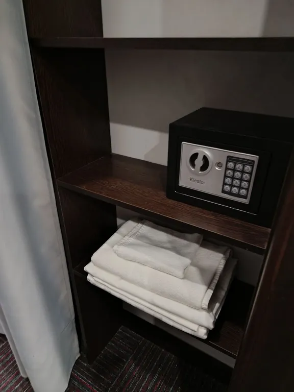 Апартаменты на Солнечной Долине с видом на пруд, горы, долину