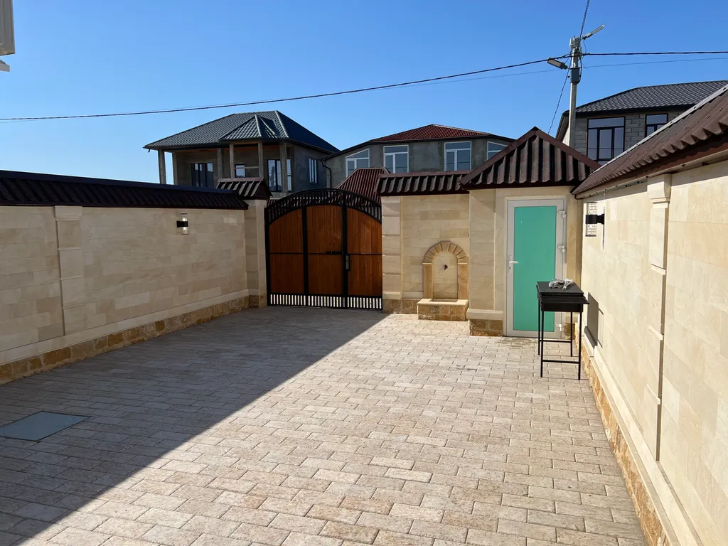 Уютный дом на берегу моря