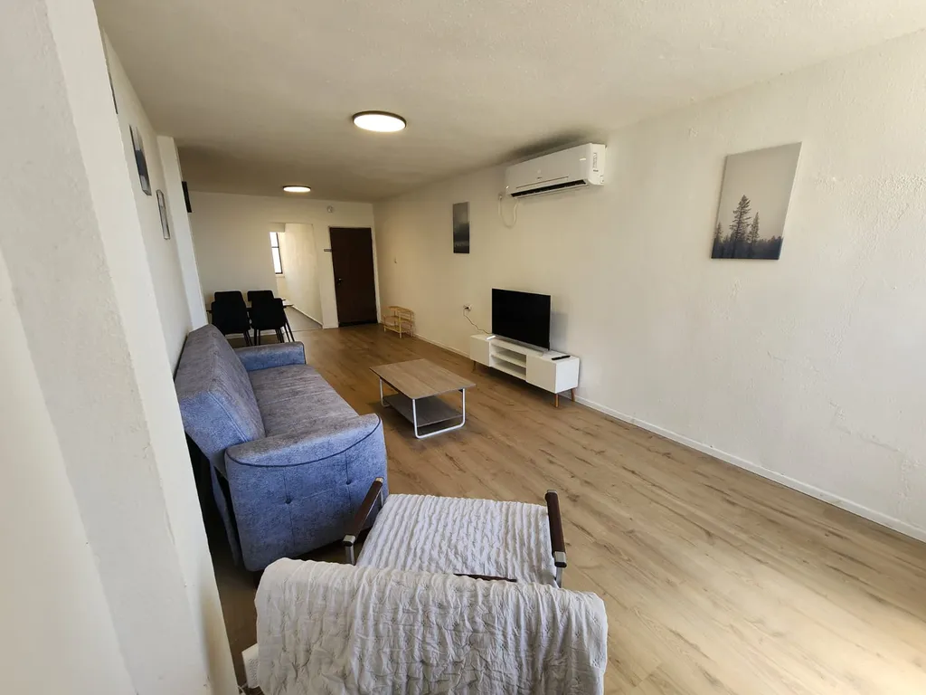 Комфортная трёхкомнатная квартира с видом на море на Анавиим