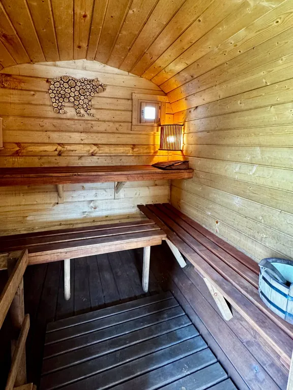 Дом-шалаш A-frame с большим глубоким бассейном и баня на дровах