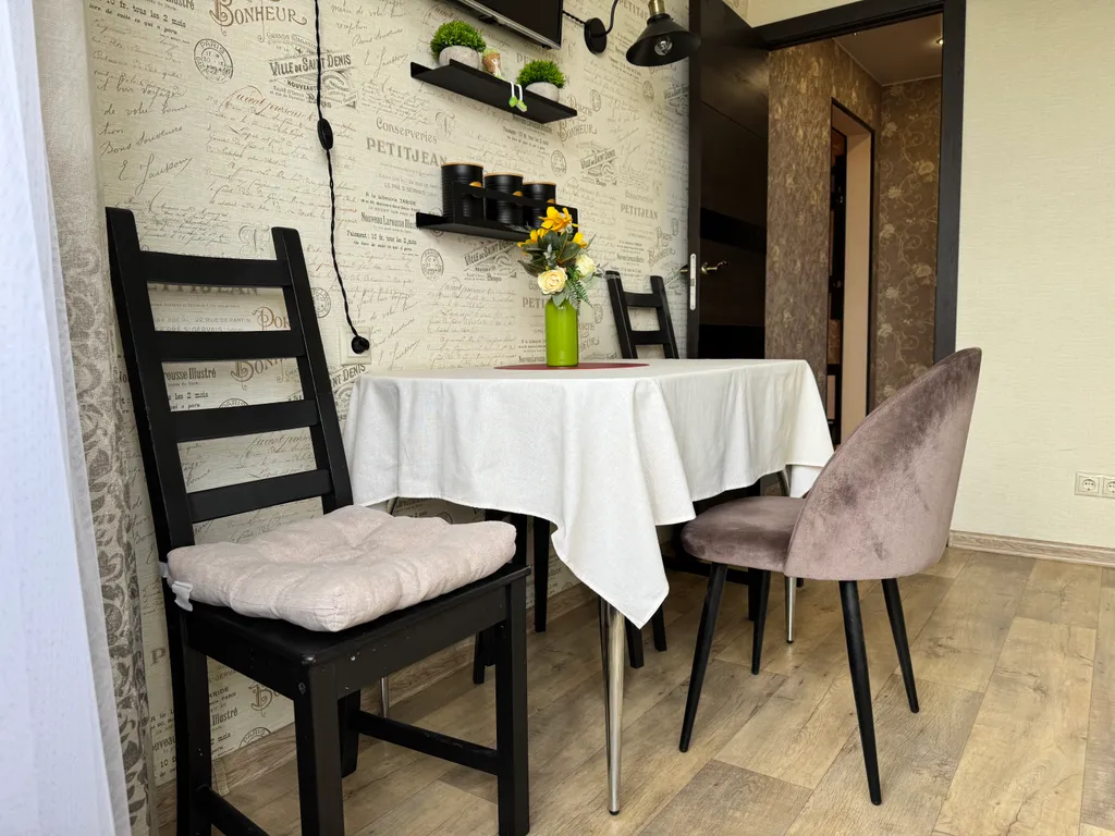 Семейная ретро квартира с видом на лес