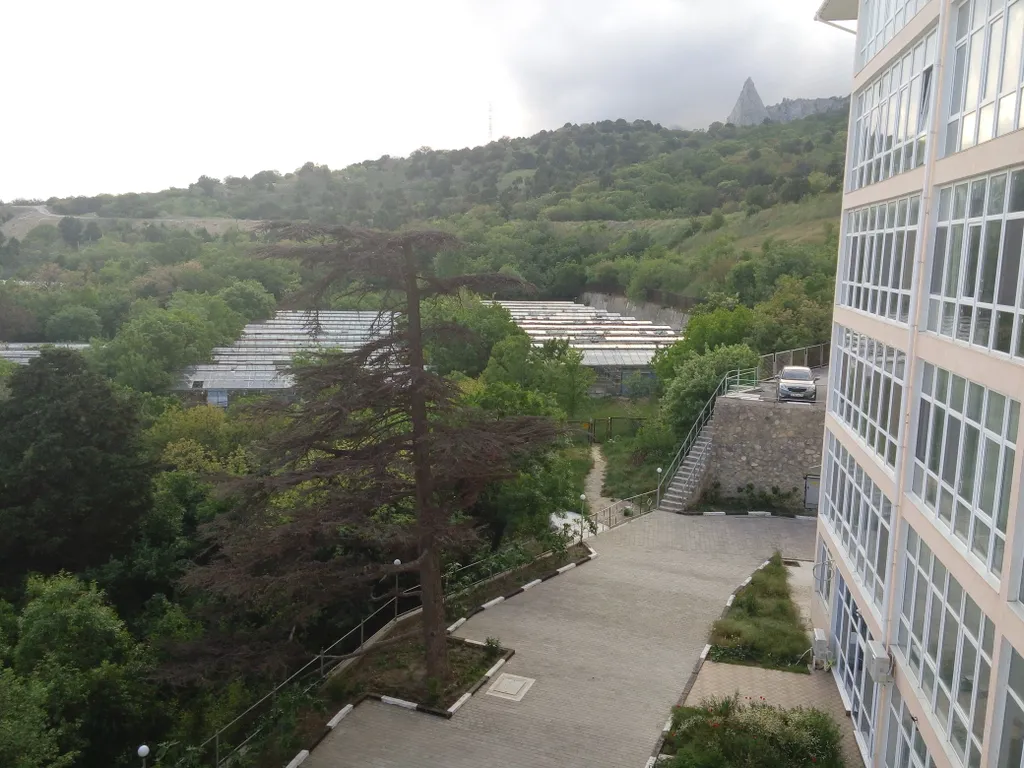 Двухкомнатная, новая, видовая квартира с витражными окнами на парк, море, горы