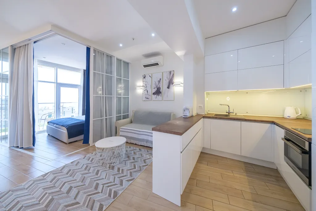 Стильная студия с видом на море