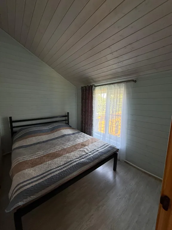 Двухэтажный коттедж с видом на лес