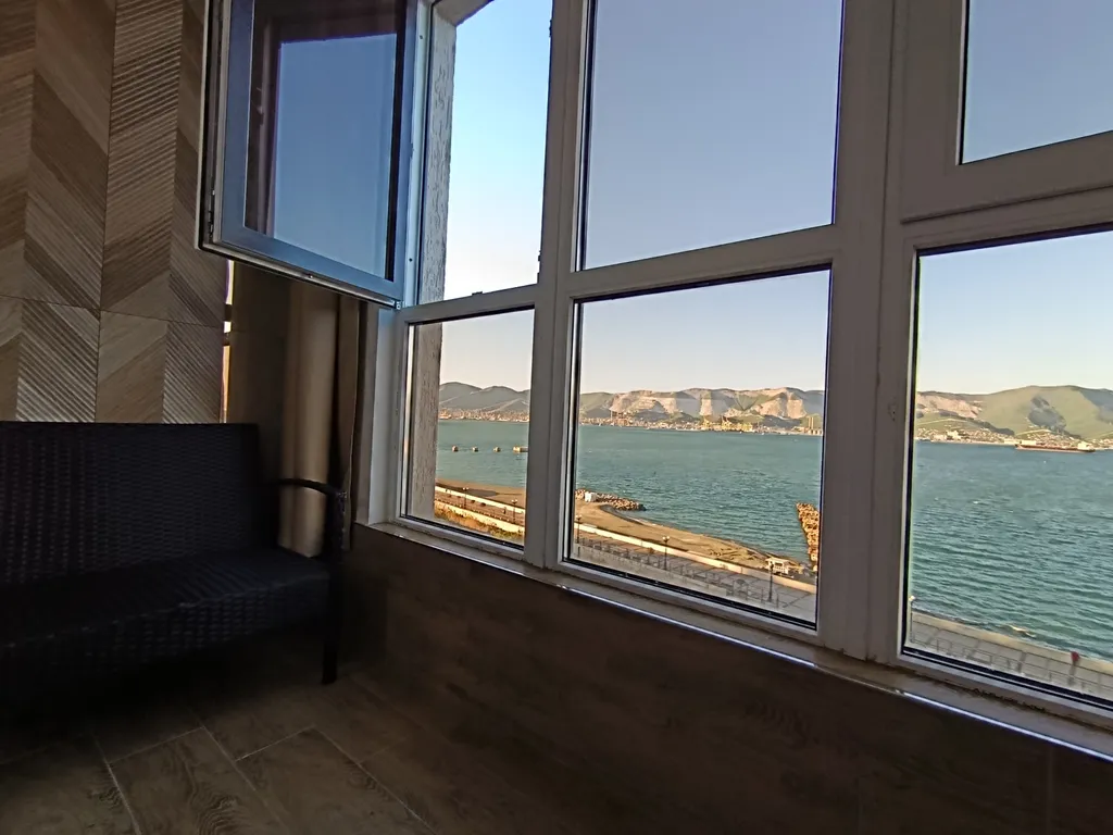 Новая евро-двушка с панорамным видом на море и пляж перед домом