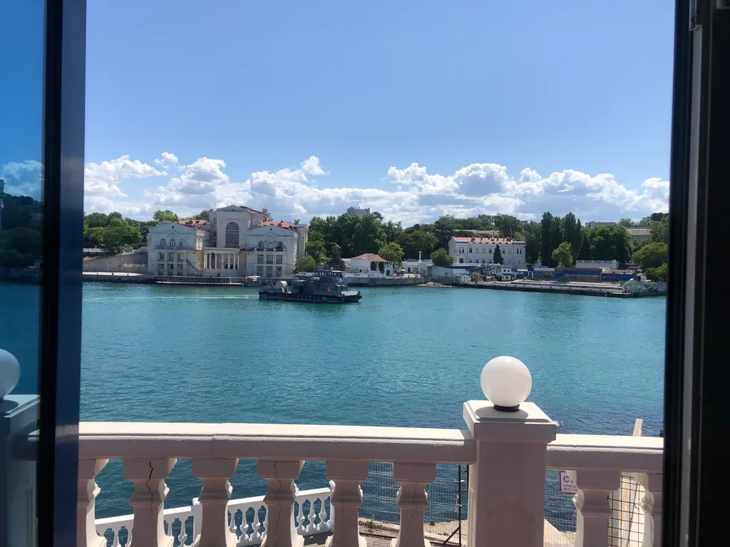 Апартаменты в центре с видом на Севастопольскую бухту