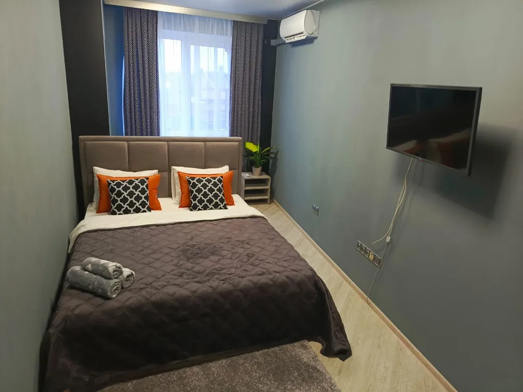 Яркая современная квартира в центре города — аренда посуточно в Батайск