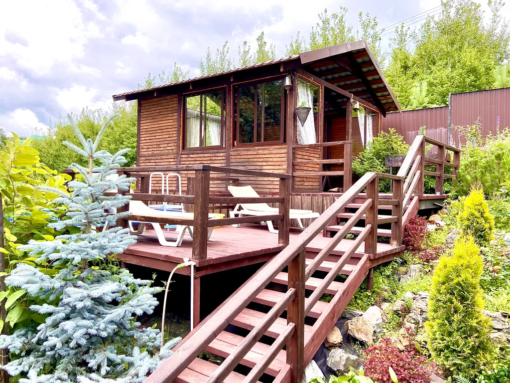 Домик в Горном Алтае с видом на горы